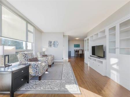 Edmonds Luxury Condo with Indoor Pool, Hot Tub, Gym & More!