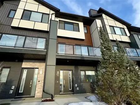 Modern 3 bedroom located in Keswick | Edmonton