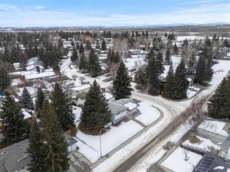 Charming 4 Level Split in Oakridge | 9904 Oakridge Road Southwest, Calgary