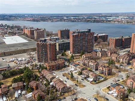 1 1/2 - 6894 Boul. Gouin Est, Montréal