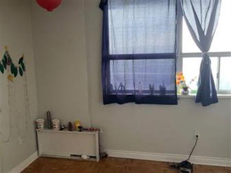 Room mate needed in downtown Toronto(Wellesley st)