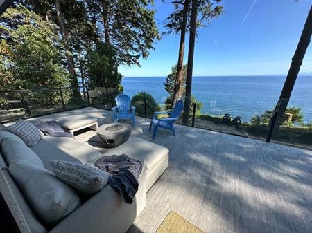 Charming House with Stunning Ocean Views for Rent in Halfmoon Bay