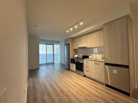 Hwy 7/Hwy 400-Bright Modern 2Bdrm Parking