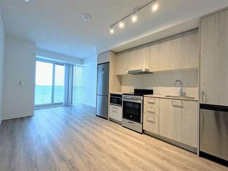 Hwy7/Hwy400-New Open Concept 2Bd w Parking