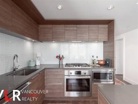 Beautiful 2 bed 2 bath apartment in North Van - Avail March 1st