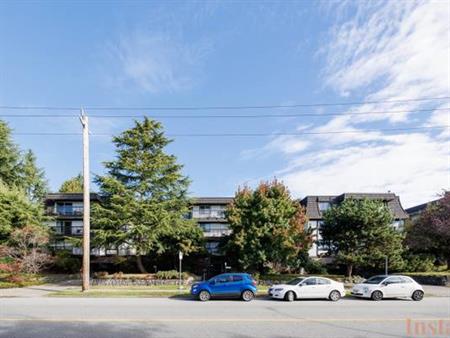 Lower Lonsdale Spacious 1bed/1bath with balcony