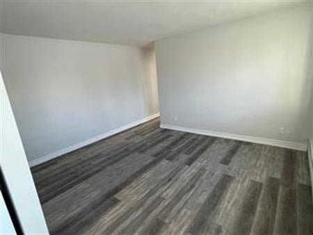 2 Beds 1 Bath Apartment