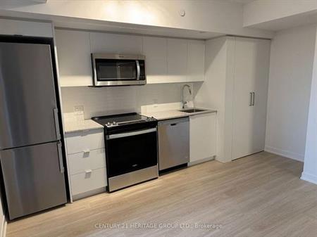 Wilson Ave & Faywood Blvd Modern 1Bdrm +Den Sleek Catering Kitchen