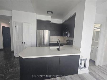 Burnhamthorpe Rd/Duke Of York Luxury 2Bdrm +Den Open Living Space