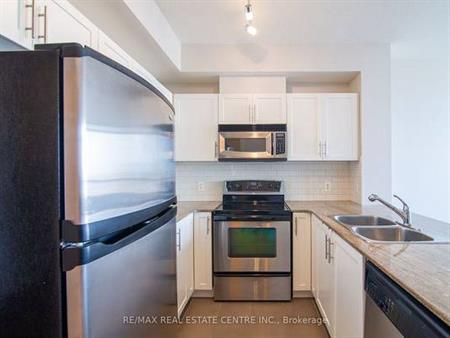 Hurontario St & Central Parkway Beautifully Upgraded 1Bdrm +Den As 2n