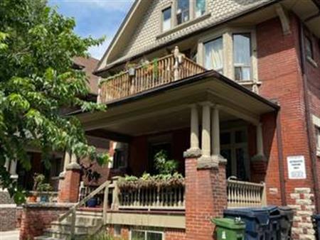 3 bed on Palmerston Blvd for Apr 1