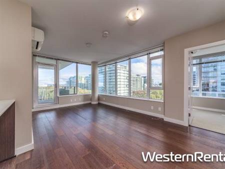 ORA above TNT-RMD OVAL-Excellent location and AMENITIES! 2 Bdrm w AC