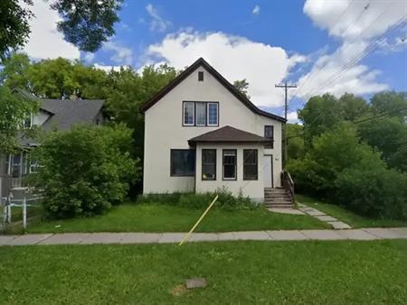 361 St. John&apos;s Avenue | 361 Saint Johns Avenue, Winnipeg