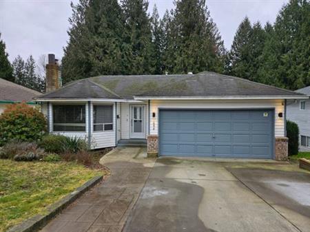 BIG Family Home on Large Lot with Excellent Hwy Access