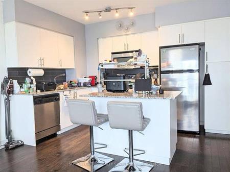 Mimico-Parklawn Spacious 1Bdrm +Lrg Den Kitchen W/Granite Counter Top