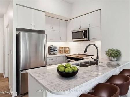 Mimico-Lakeshore Blvd Stunning 1Bdrm Modern Open Concept Sleek Kitchn