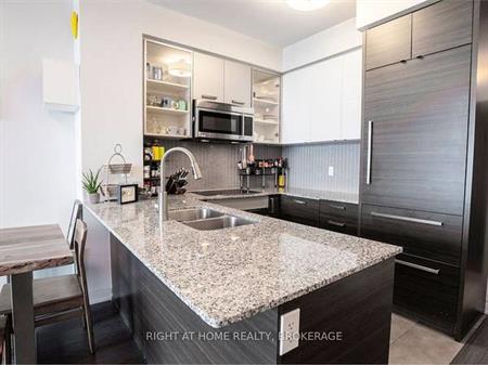 Yonge/Park Home Luxury 1Bdrm Penthouse Open Concept Kitchen Lrg Balco