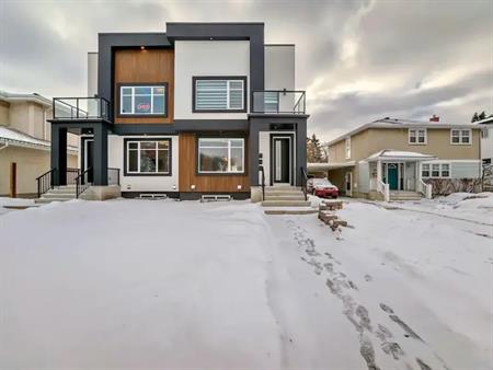 Modern 3-bedroom Main & Upper Floor unit close to Downtown with lots of parking. | 8205 98 Avenue Northwest, Edmonton