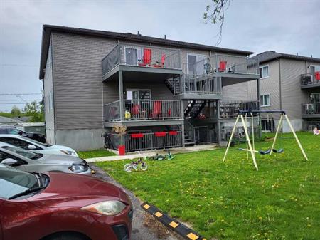 Logement 3 chambres,2 salle de bain à St-Dominique pour 1er mars