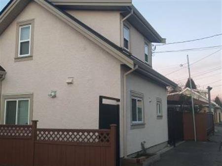 Laneway House: - 3 bedrooms 2 full bathrooms