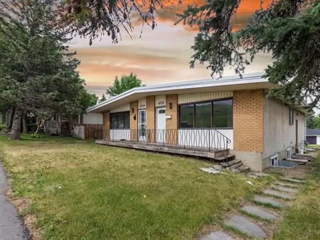 Modern and Spacious 3-bedroom duplex | 4702 14 Street Northwest, Calgary