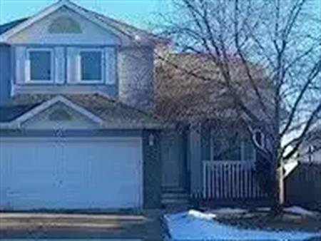 Spacious Somerset Home (main and upper floors) | Calgary