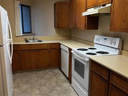 2 bedroom Top Floor Corner Unit - RENTDAN