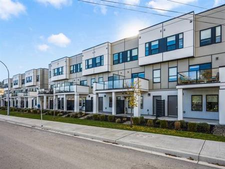 Modern Townhome at Spland