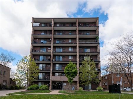 Sandilands Tower Apartments | 3160 Peter St., Windsor