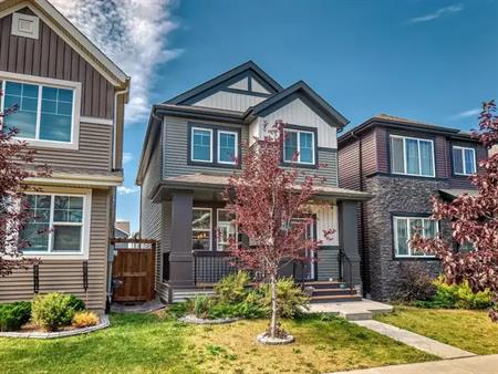 Charming Contemporary Home in Desirable Orchards | 2291 Chokecherry Close Southwest, Edmonton