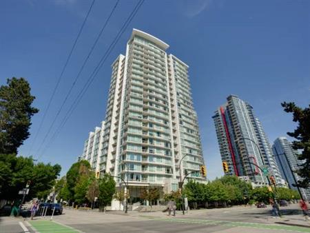 Beautiful 1 Bed, 1 Bath, Den, Balcony, Parking, In-Suite Laundry!