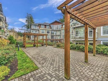 Top floor 1br/1ba unit on Goldstream, pet friendly