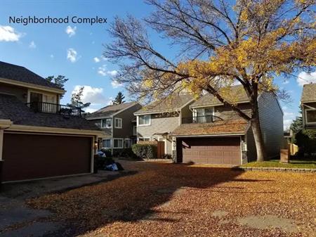 *** Great VALUE ***  Cozy TOWNHOUSE in Blue Quill Estates / 4 Bed & 2.5 Bath | Edmonton