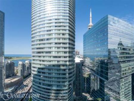 55 BREMNER BLVD - MAPLE LEAF SQUARE - 2 BEDROOM+DEN W/PARKING (VIDEO)