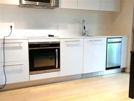 Furnished 1-Bedroom + Den High-Rise in Downtown Vancouver