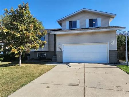 Mother-In-Law Suite, Pet Friendly, 5 bedroom, Huge Yard North Edmonton | Edmonton