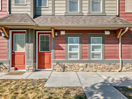 Clean & convenient townhouse in the desirable community of Legacy | 1633 - Legacy Cir SE, Calgary