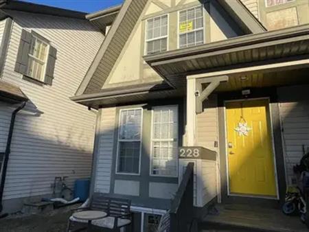 Duplex for rent in the Culdesac | Calgary