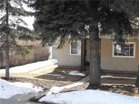 Cozy and cute Montgomery bungalow! | Calgary