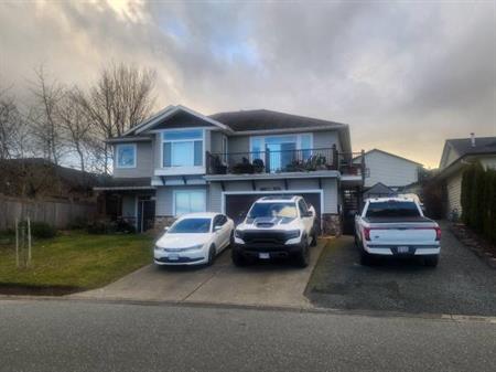 2 br - One Bathroom walk-out large Basement Suite (Campbell River)