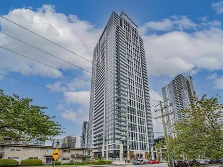 Furnished New 2 bedroom+den 907sf Corner high floor metrotown