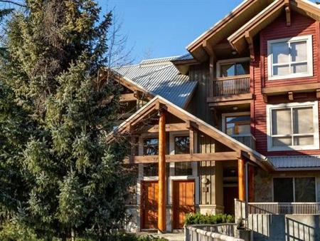 Luxurious 3-Bed, 3-Bath Whistler Getaway – Available May 1 to Oct 31,