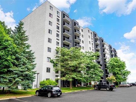 Adanac Crossing | 100-120-170 Old Carriage Drive, Kitchener