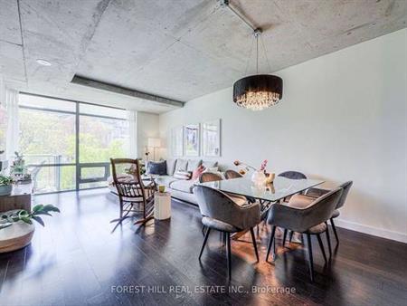 2 Bedroom, 1 Bathroom - 550 Wellington West Condominiums