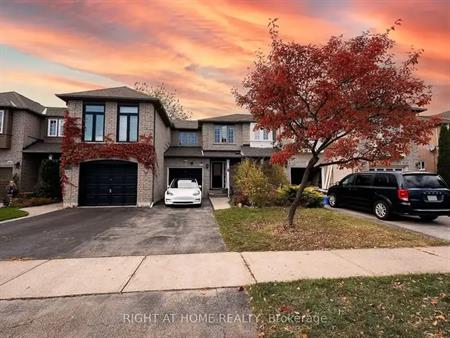 Amazing 3 Bedroom townhouse in Oakville, West Oak Trail | 2077 Golden Orchard Trail, Oakville