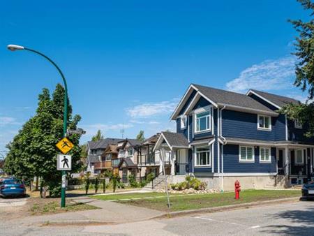 Beautiful 1-year-old 3 bed 3 bath Duplex