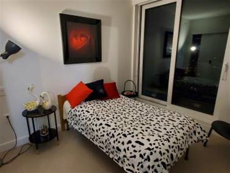 Private bedroom in a new Luxury Condo across from Joyce Skytrain Stn