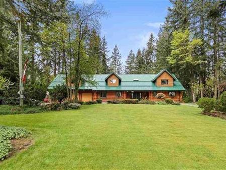 Beautiful 6 Bedroom House In White Rock!