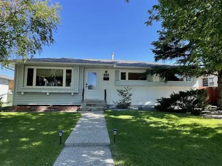 Newly renovated Bungalow in quiet neighborhood | 9620 Assiniboine Road Southeast, Calgary