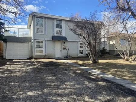 Spacious 5 Room House located 2 Mins away from Dalhousie LRT | 5027 Vienna Drive Northwest, Calgary